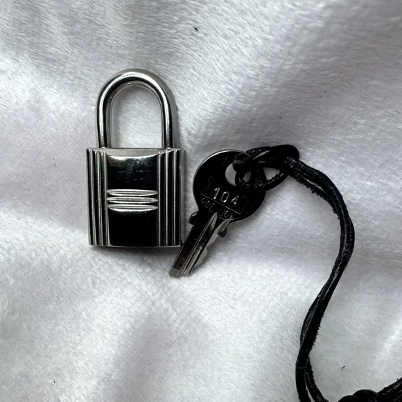 Hermès Cadena Padlock Palladium Lock W Key & strap Charm Necklace Rare Authentic - Picture 3 of 16
